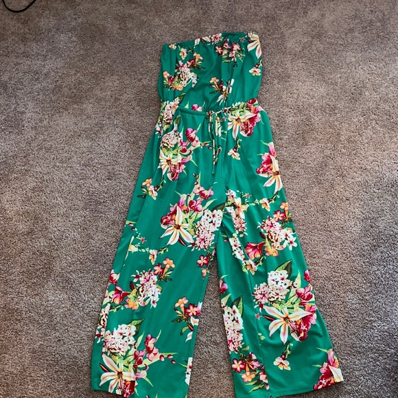 Express Pants - Strapless floral jumpsuit